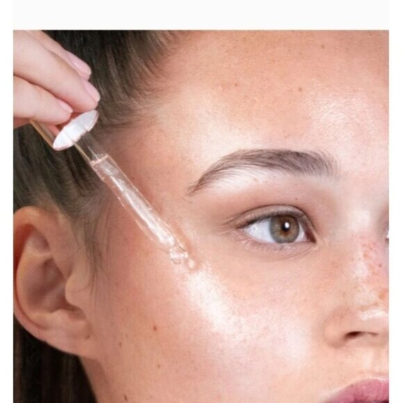 LYS beauty Think Bright Glow + Hydrate Serum with Vitamin C & Hyaluronic Acid - Picture 2 of 13